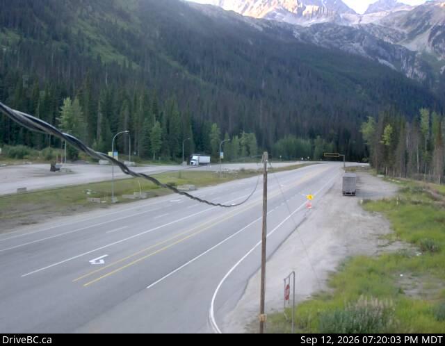 DriveBC webcam: Rogers Pass Summit on Highway 1 (Rogers Pass)