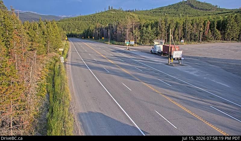 DriveBC webcam: Sunday Summit — South on Highway 3 (Hope-Princeton)