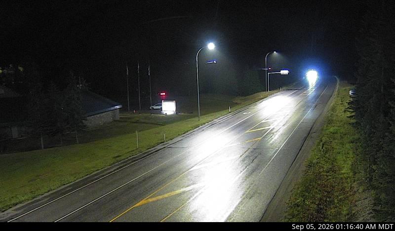 Live DriveBC webcam: Field — Southwest on Highway 1 (Kicking Horse Pass)