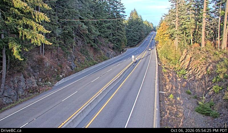 Live DriveBC webcam: Malahat Summit — North on Highway 1 (Malahat)