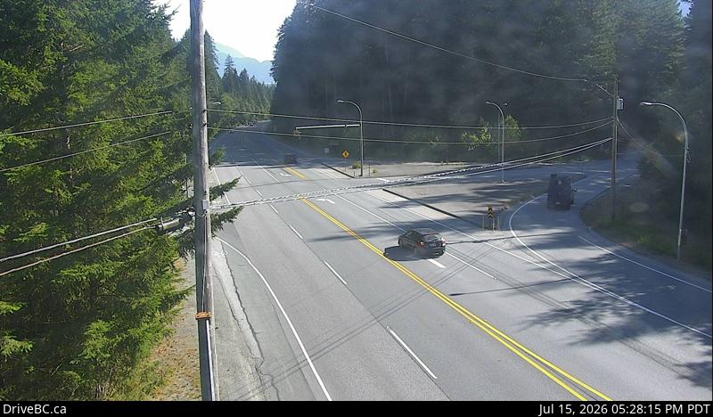 Live DriveBC webcam: Alice Lake — South on Highway 99 (Sea to Sky)