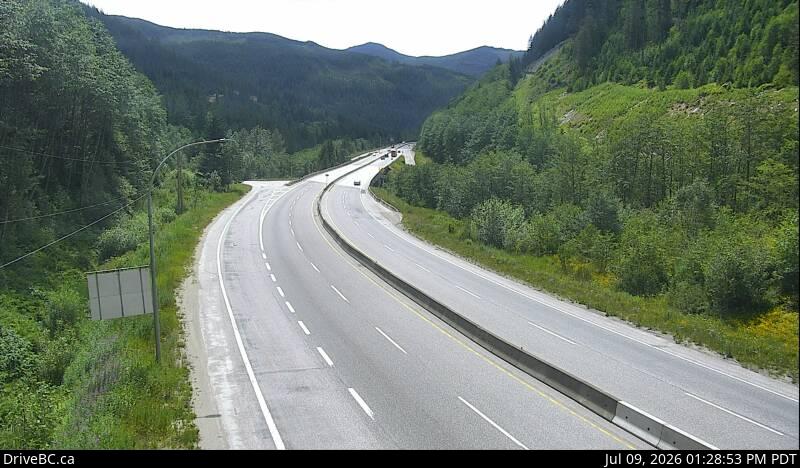 Portia — South — Hwy 5 at Portia Chain Up, looking south