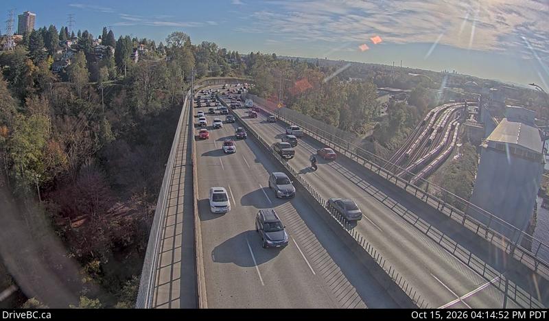 Live DriveBC camera: Ironworkers Memorial Bridge, highway 1 at mid-span, looking south