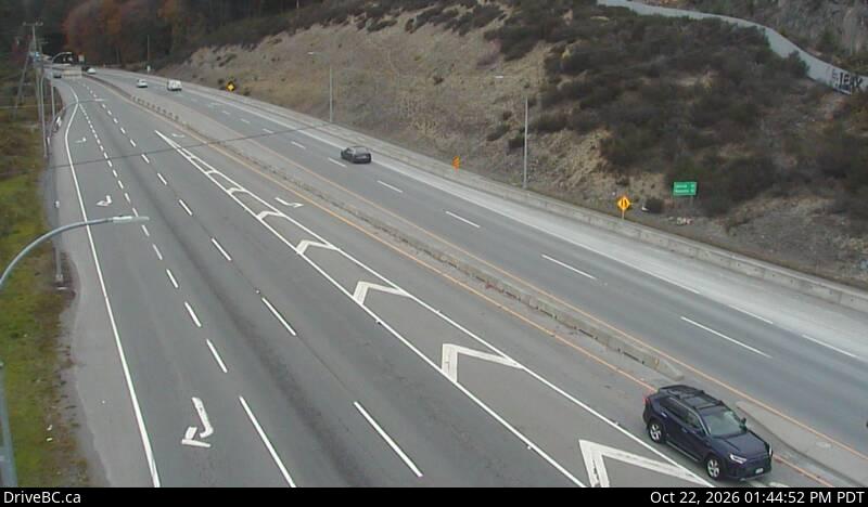 DriveBC webcam: West Shore Parkway — Northbound on Highway 1 (Malahat)