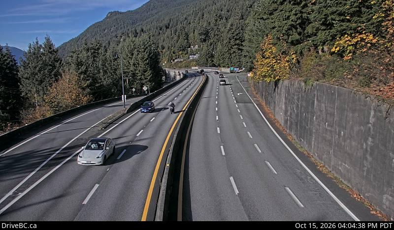 Live DriveBC camera: Sea-to-Sky Highway, highway 99 at lions bay, looking north