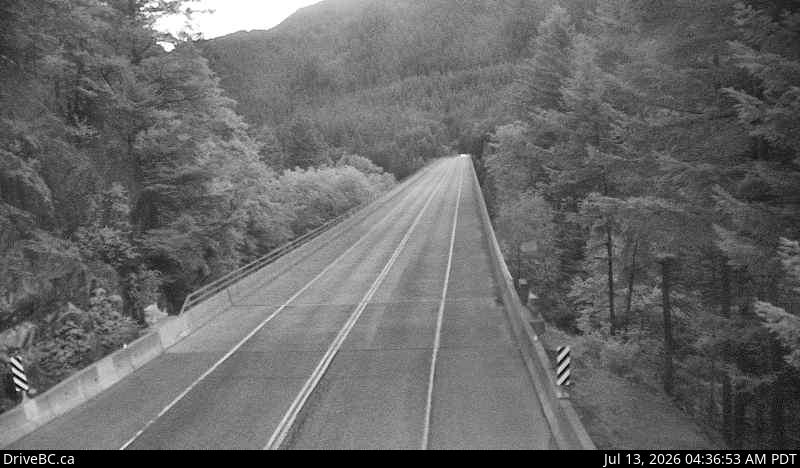 Alexandra Bridge — North — Hwy 1 near Alexandra Bridge, looking north