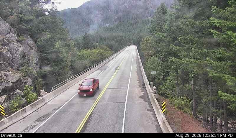 Alexandra Bridge — North — Hwy 1 near Alexandra Bridge, looking north