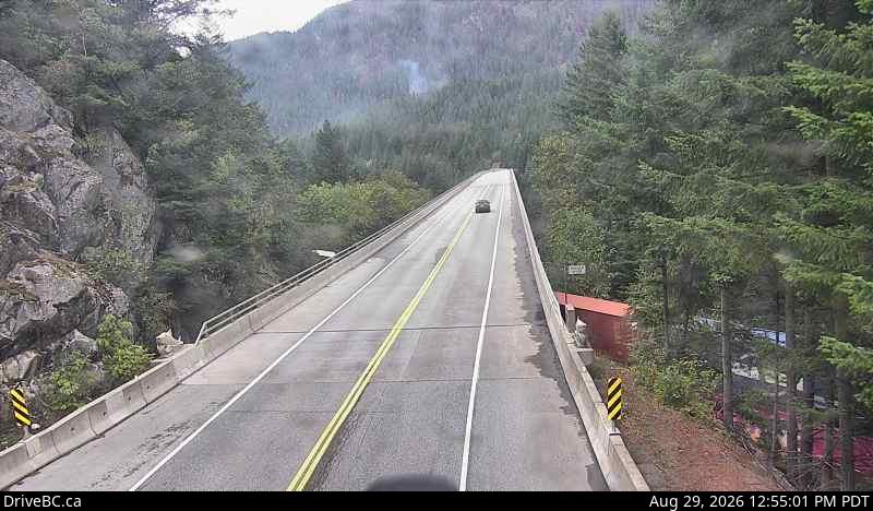 Alexandra Bridge — North — Hwy 1 near Alexandra Bridge, looking north