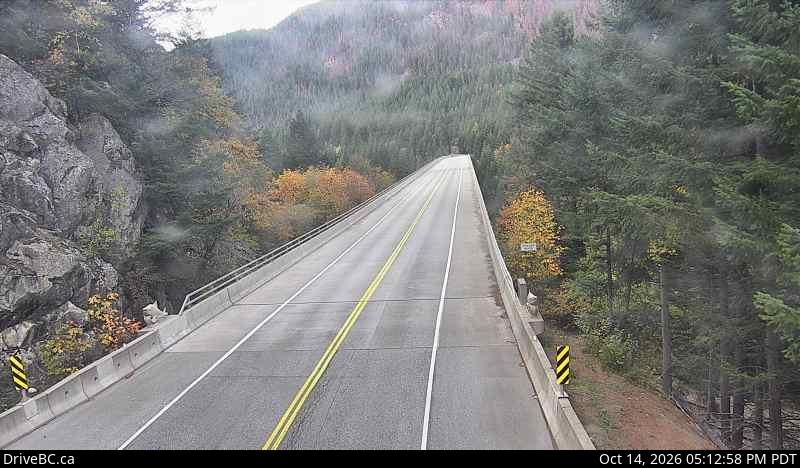 Alexandra Bridge — North — Hwy 1 near Alexandra Bridge, looking north