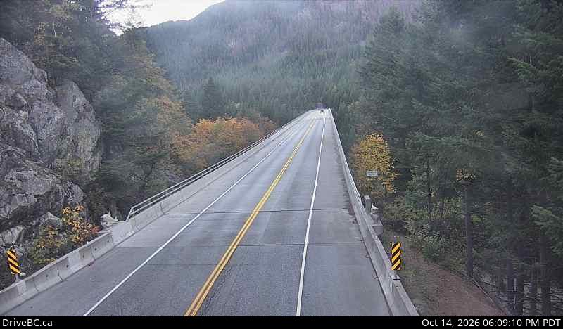 Alexandra Bridge — North — Hwy 1 near Alexandra Bridge, looking north