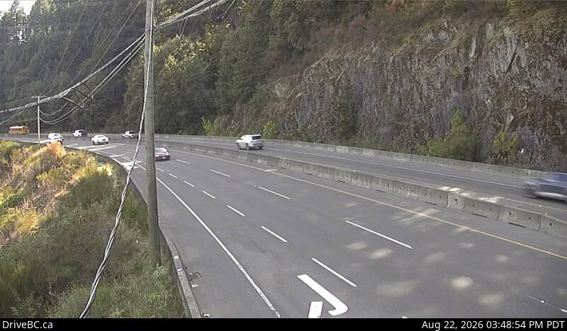 Live DriveBC webcam: Malahat at Tunnel Hill — South on Highway 1 (Malahat)