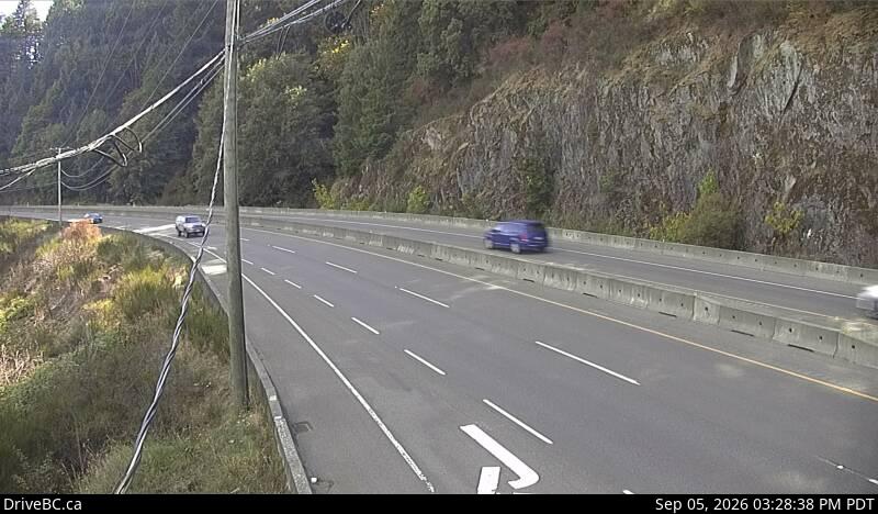 Live DriveBC webcam: Malahat at Tunnel Hill — South on Highway 1 (Malahat)