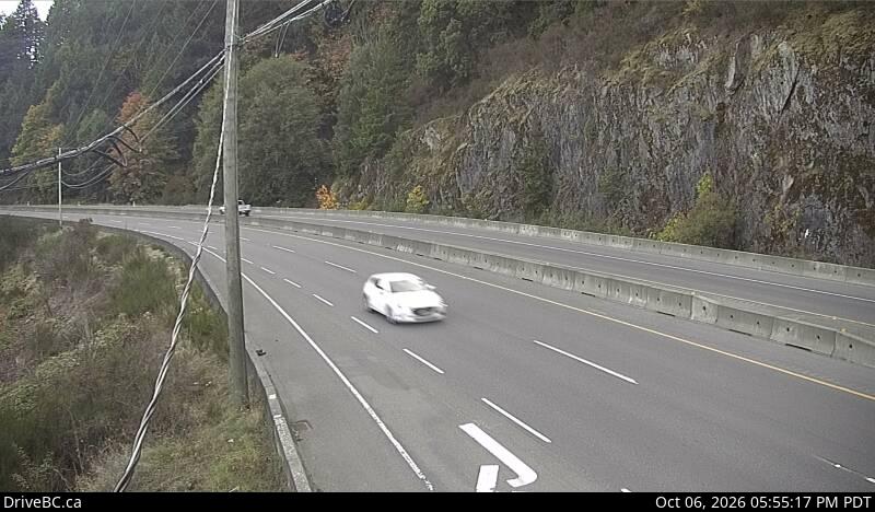 Live DriveBC webcam: Malahat at Tunnel Hill — South on Highway 1 (Malahat)