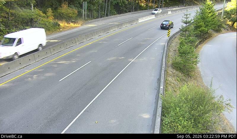 Live DriveBC webcam: Goldstream Park — North on Highway 1 (Malahat)