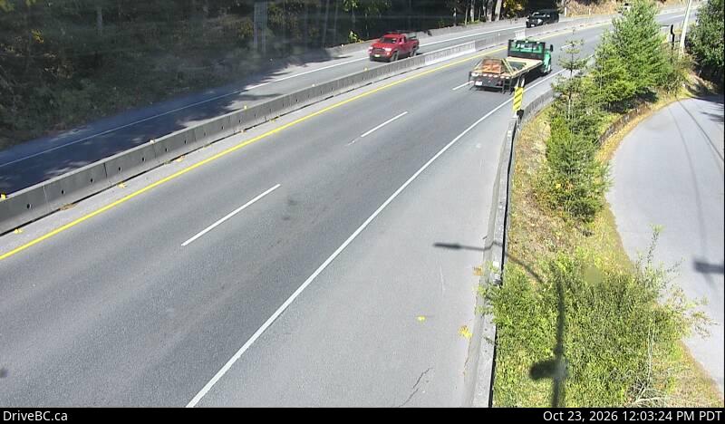 DriveBC webcam: Goldstream Park — North on Highway 1 (Malahat)