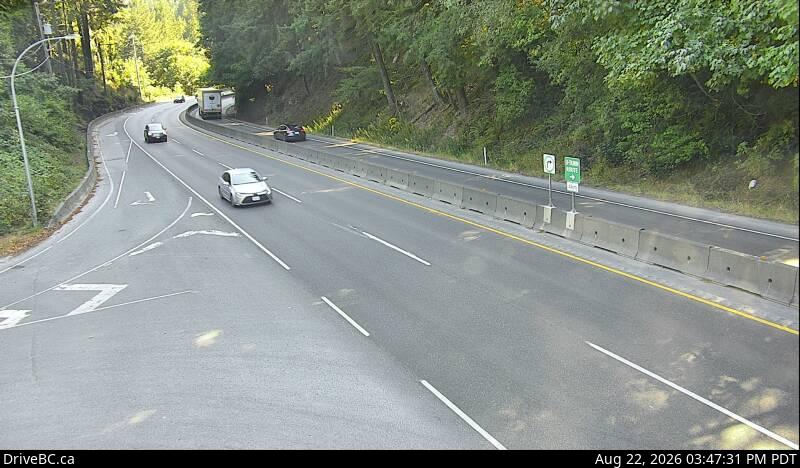 Live DriveBC webcam: Goldstream Park — South on Highway 1 (Malahat)