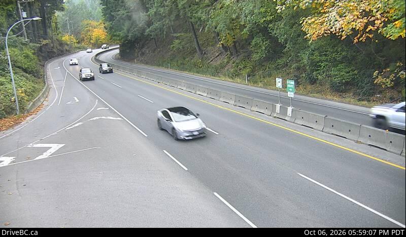 Live DriveBC webcam: Goldstream Park — South on Highway 1 (Malahat)
